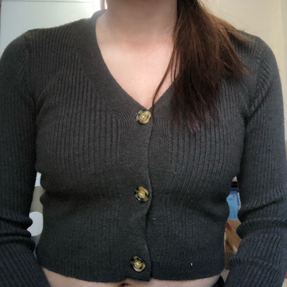 SOLD ⭐️ Cropped army green button sweater ⭐️ - Picture 5 of 5